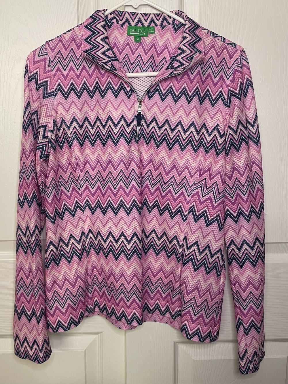 Tail Tech Golf Activewear 1/4 Zip Up Pullover in Zig Zag Shades of Pink size M